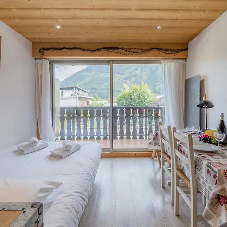 Clos Du Savoy - South Facing Balcony - Happy Daire Chamonix